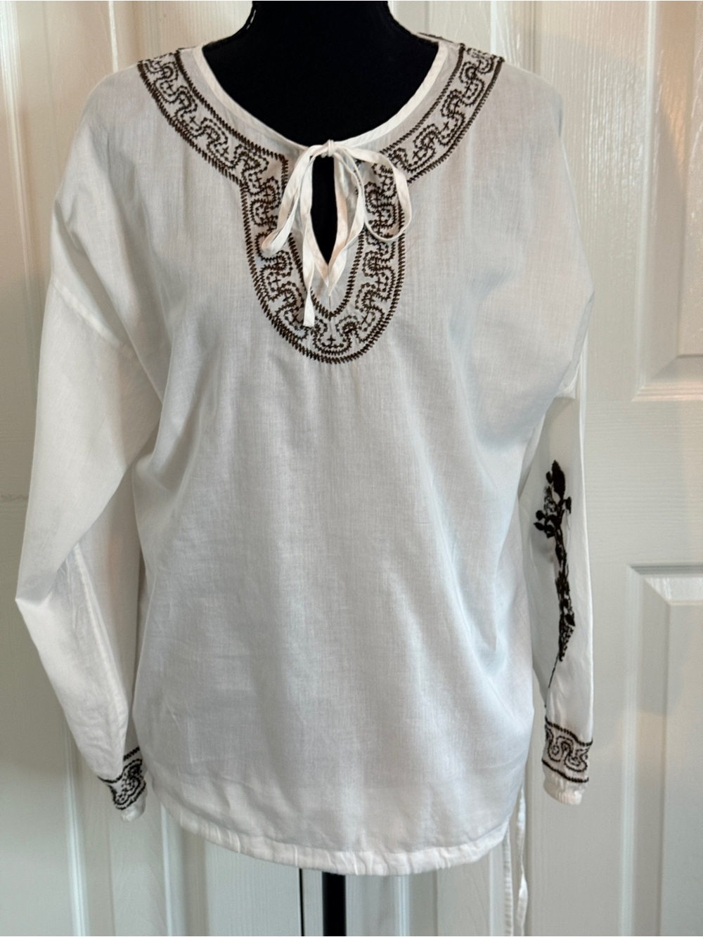 Chico's White Embroidered Boho Peasant Blouse Drawstring Tunic Size 1 - Picture 1 of 9